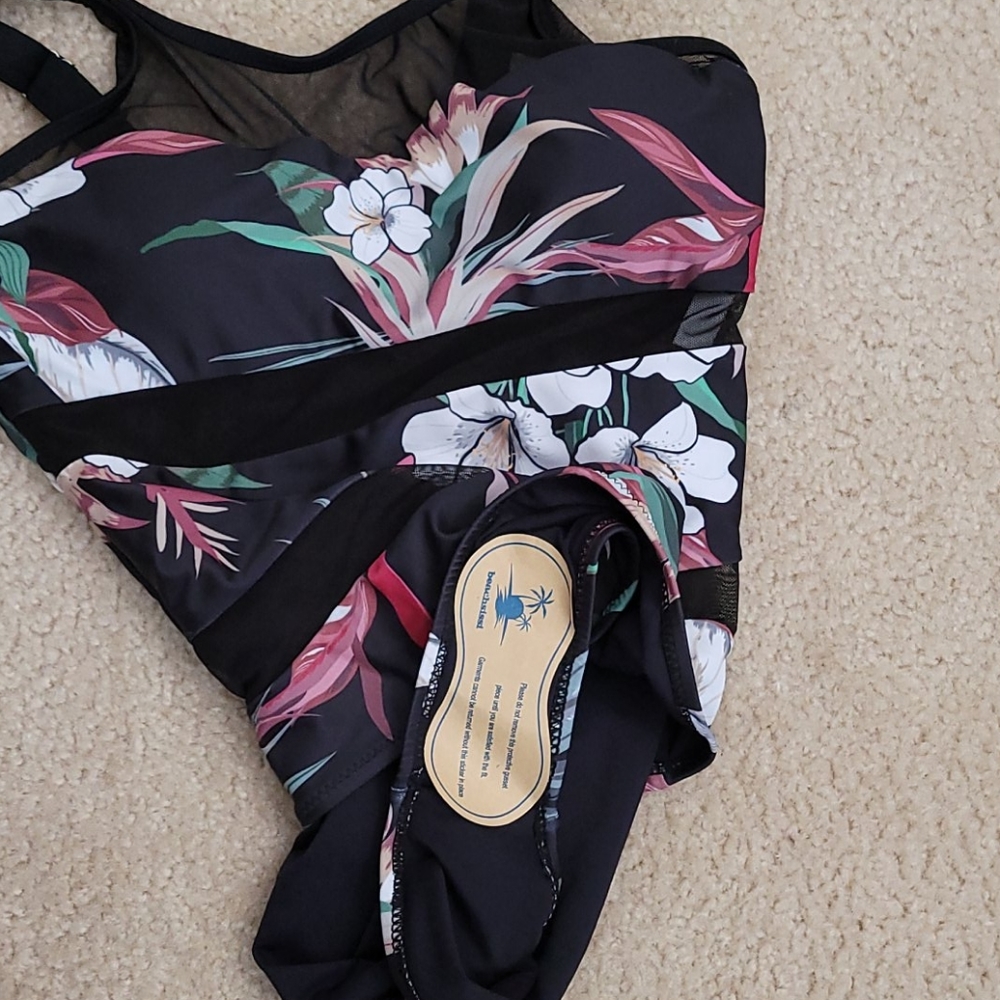 NWT Beachsissi Black Floral Swimsuit - Picture 4 of 4